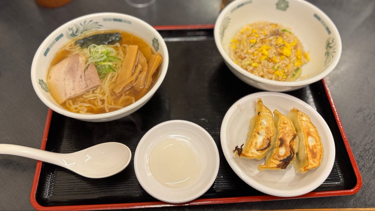 お金無いから日高屋なう 700円でお腹いっぱい☺️