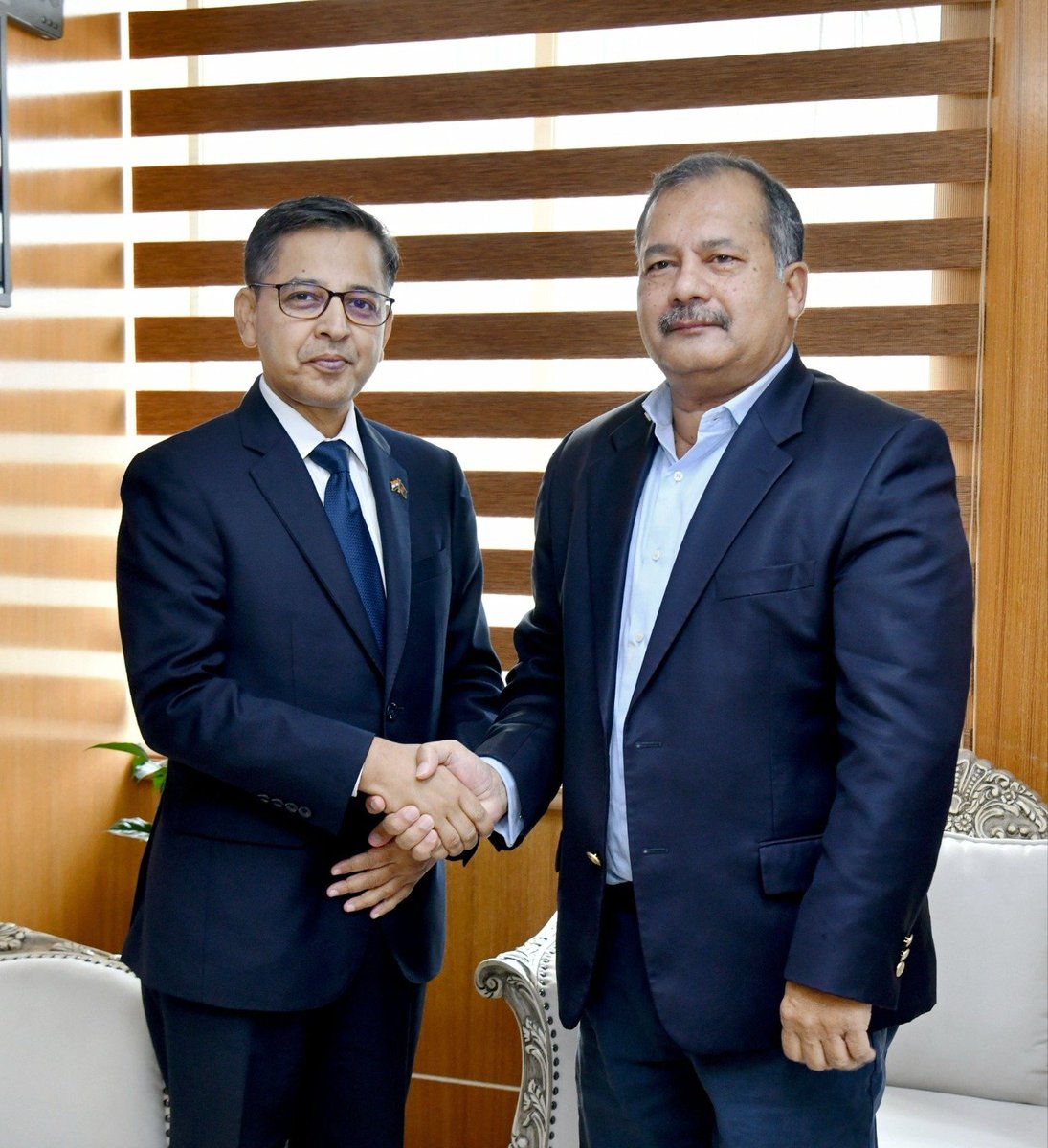 airnewsalerts's tweet image. Indian High Commissioner Pranay Verma holds talks with Bangladesh’s Information and Broadcasting Minister Zahir Uddin Swapon in #Dhaka.

During the meeting, both sides discuss a broad range of initiatives to enhance collaboration between the media and broadcasting institutions of