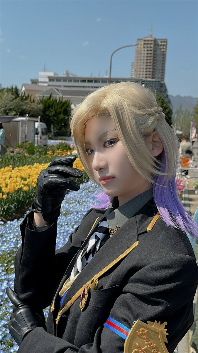 mirin_fly's tweet photo. ⚠️cosplay
👑

お花がめっちゃ綺麗でした🫶
#リバモ https://t.co/a6siV0ZzBC