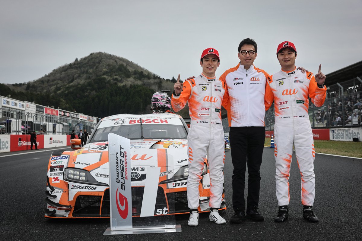 トムス特注 au TOM'S GR Supra 2025 岡山優勝 スパーク 【公式通販】
