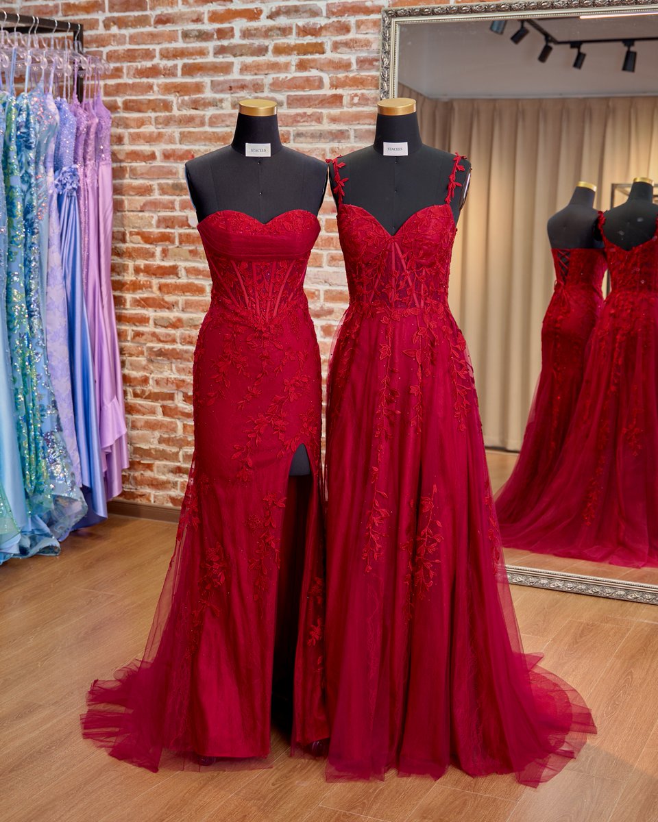 Staceesofficial's tweet image. Styled this look with S8898P &amp;amp; S7526P😍🥰🙌

#stacees #prom #promdresses #princess #burgundy #applique #prom2026 #sheathdress #slit