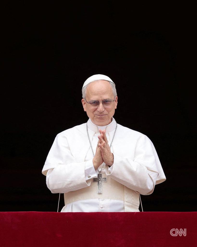 Pope Leo "No fear of the Trump administration" 

The papal gloves are off as Pontiff rebukes US Presidents criticism 

#PopeLeo #TrumpPedófilo #pope #vatican