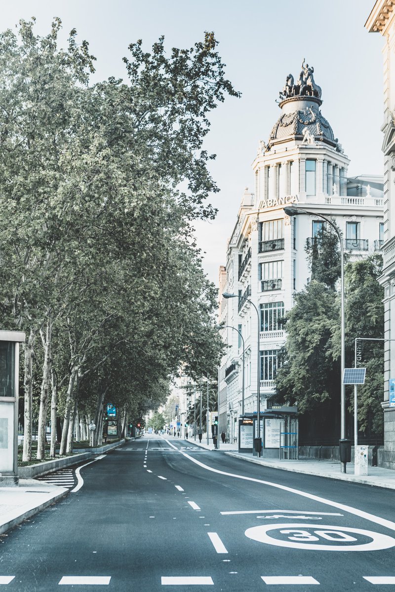 PedroCobo_Foto's tweet photo. Así estaba #Madrid hace seis años.
Parece que fue ayer.
Y, si no fuera por los que se fueron, parece que fue hace cien años.
#Covid19 #confinamiento #MadridConfinado https://t.co/a0GL04Z1tZ