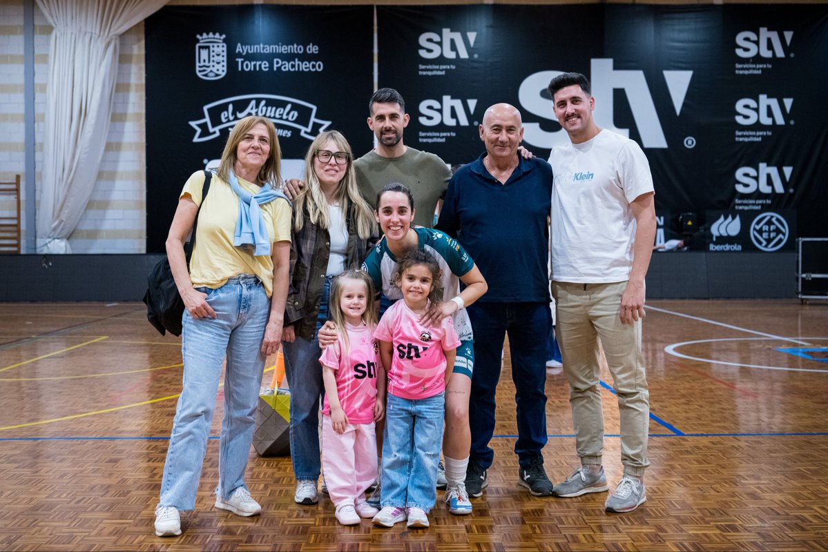 Laura Fernández tweet media