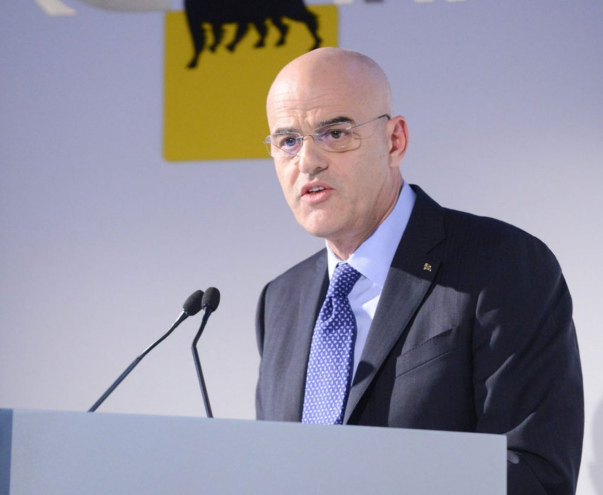 ccPinachet's tweet image. Descalzi, AD #ENI: «Sospendere il bando al gas russo. Nello scorso weekend 600 stazioni di servizio senza gasolio.»

Attendiamo i meme con #Descalzi manovrato da #Putin come un burattino.