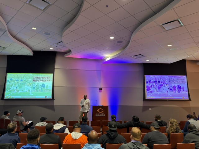 T_Wilson11's tweet image. First, I’d like to thank the @ChicagoBears and @BearsOutreach for the opportunity to speak this weekend. It was an amazing experience, and I’m truly grateful for the support of our staff.

@coachamitchell1 @PatrickSharpeFB 

#TerranceIsThankful 
#Respect #Grateful 
#WilsonMen
#52