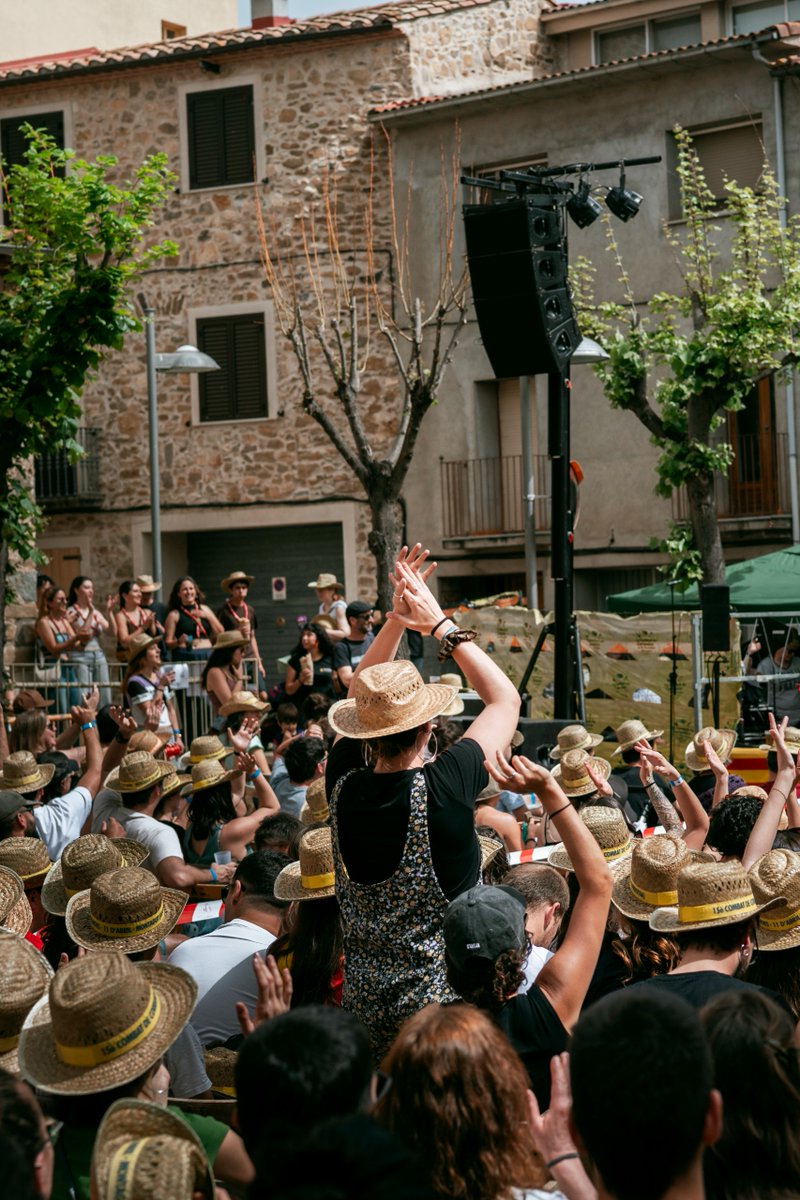 OmniumGarrotxa's tweet photo. Aquest dissabte el @combatcorrandes va tornar a demostrar que la cultura popular és viva i combativa a casa nostra!

Vam tenir ben present la figura de Guillem Agulló: trenta-tres anys després del seu assassinat, no oblidem! ✊🏼 https://t.co/HqwB6ljvRD