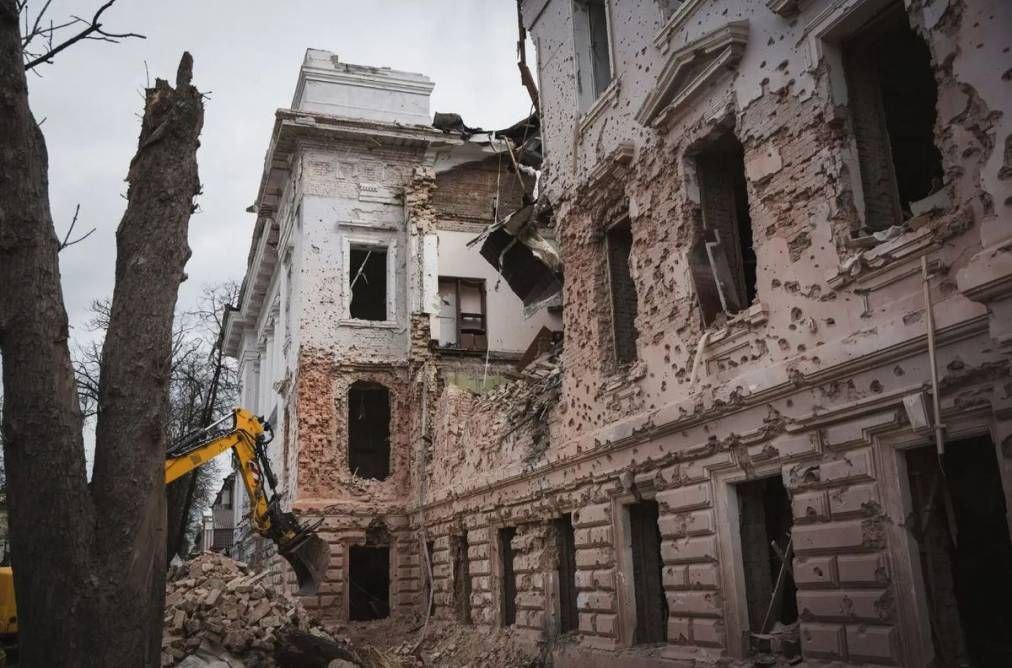 пройшов рік з дня, коли росіяни вдарили по центру Сум двома балістичними ракетами, вбивши 35 людей і поранивши понад сотню.

рік, як свято Вербної неділі просякнуте кров'ю та руїнами

важливо говорити про те, яким був той жахливий день, але я розкажу про те, яким був цей рік