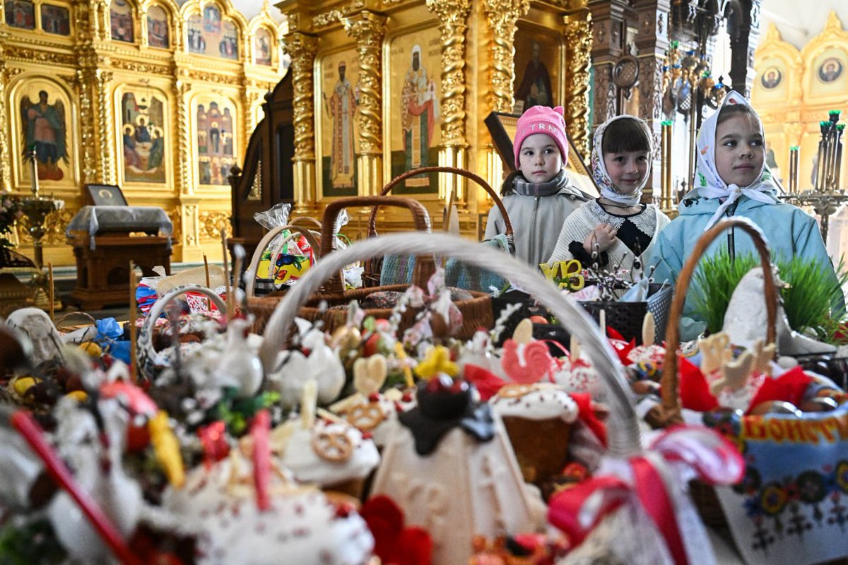 RussianEmbassy's tweet image. ☦️ This weekend, Orthodox Christians across Russia and beyond, including the UK, marked #Easter — or Pascha — the most important celebration in the Orthodox calendar, commemorating Christ’s Resurrection.

Here's a glimpse of how it unfolded across Russia.

t.me/RusEmbUK/3014
