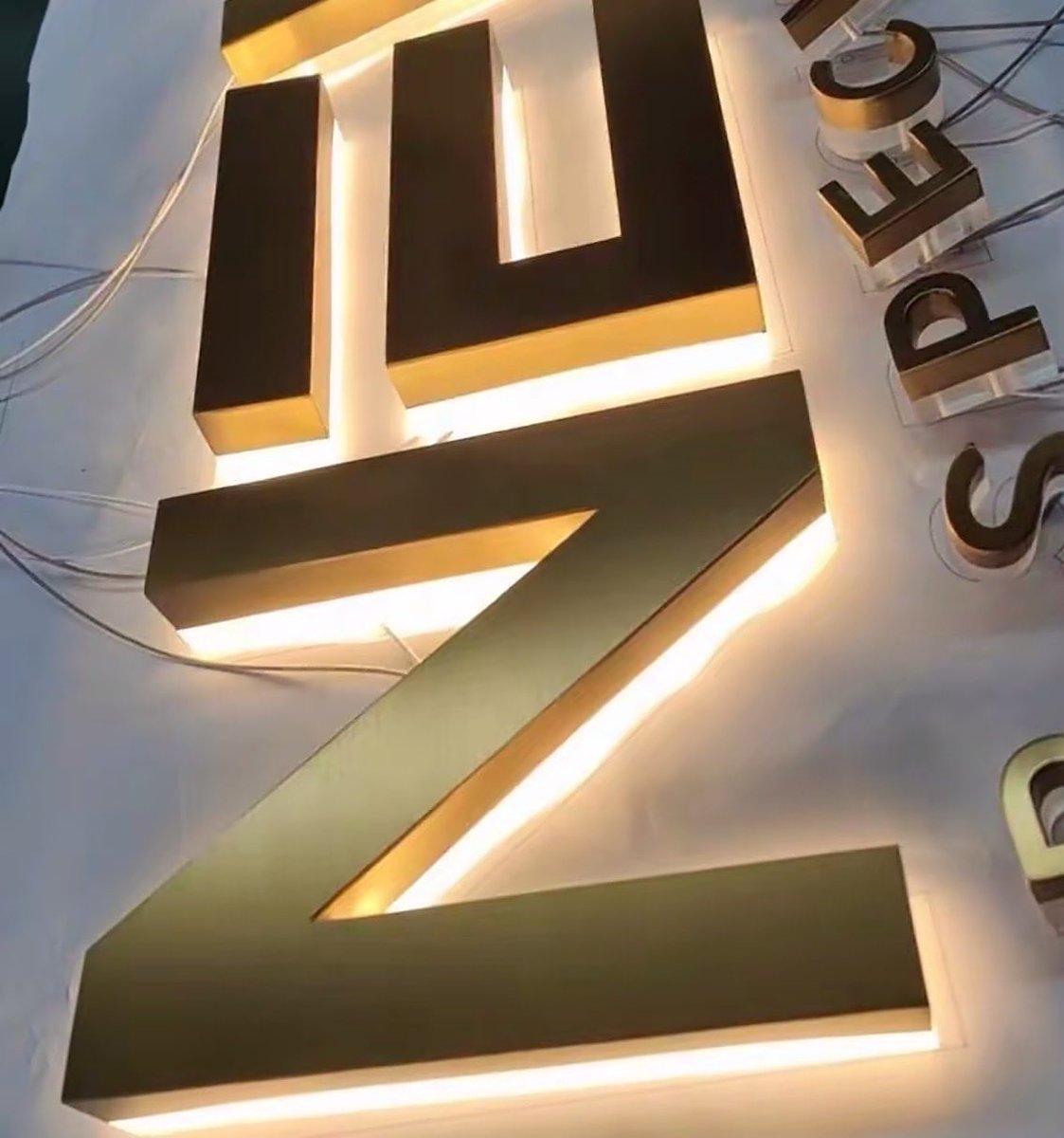 Xxxxxqcli's tweet image. Hello, we are a Chinese factory specializing in the production of LED signs, advertising signage, printed materials, acrylic crafts, exhibition board printing, and more. Feel free to contact me if you need any of these services.”#Illuminated signs #LED signs #Signage #Printed