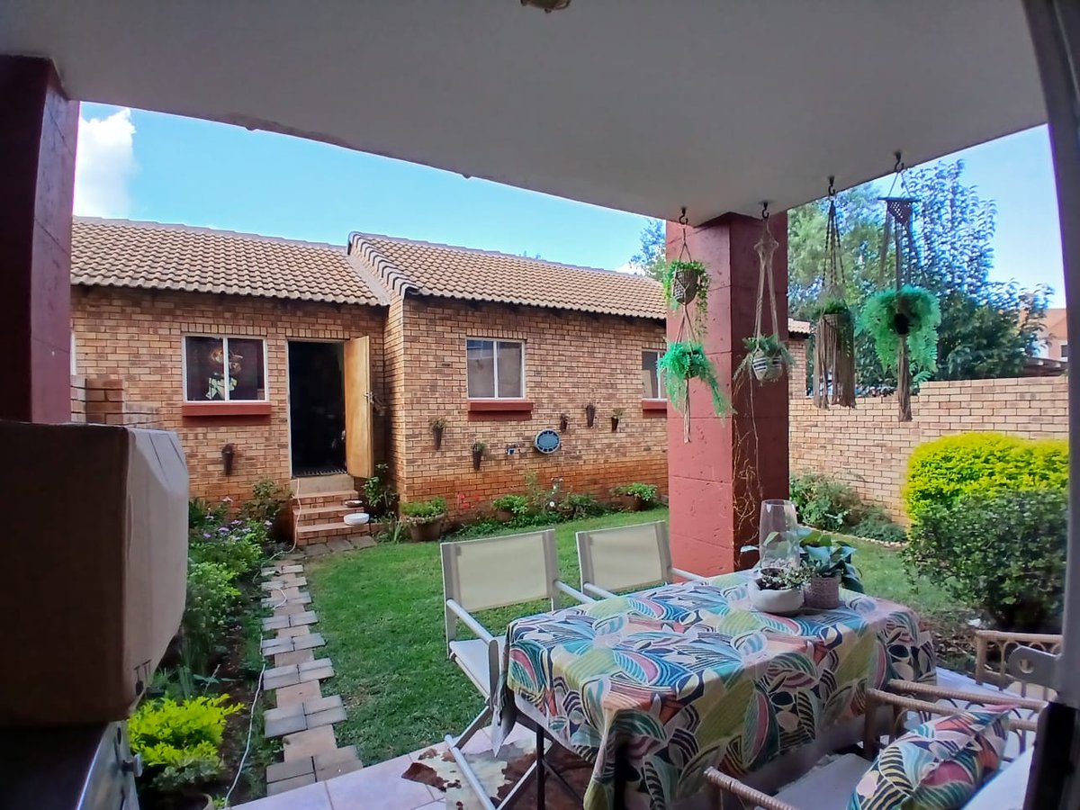 AndradeProperty's tweet photo. Cozy GROUND FLOOR 2 Bedroom apartment with Private Garden for sale in Die Hoewes, Centurion for R 799 000

https://t.co/qOdV5AHQho

Walter 082 797 2855 https://t.co/uSZshwvTCc