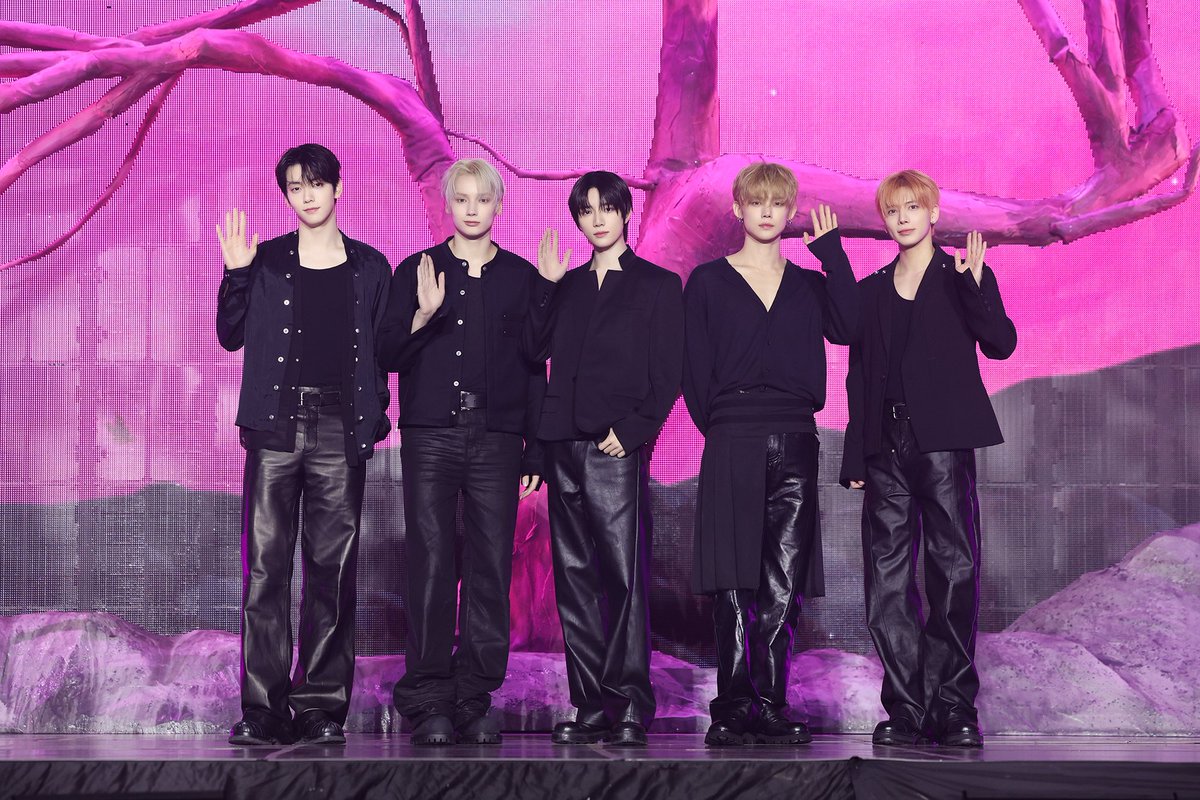 [#한터뉴스] 투모로우바이투게더 “‘재계약 할 거지?’ ‘해야지’…1시간 만에 조율 완료” [HT현장]

#투모로우바이투게더 #TOMORROW_X_TOGETHER #TXT
#7TH_YEAR #가시덤불에_잠시_바람이_멈췄을_때
<a href="/TXT_bighit/">TXT OFFICIAL</a>

Full🔗hanteonews.com/ko/article/all…