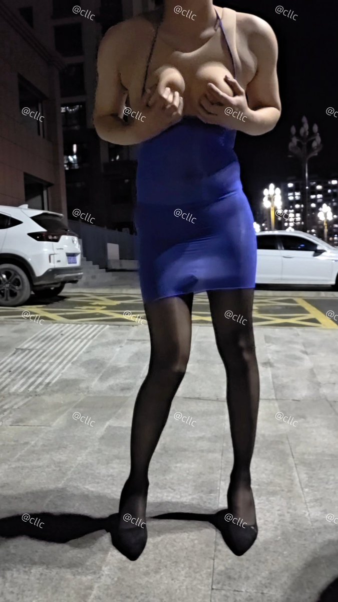 cllcsocks's tweet photo. 预告#蓝色透视包臀裙+马油丝袜露出
蓝色的布料透着硬硬的大肉棒
有人来套弄嘛～
加水印了 没有粉丝还有人偷图！
#丝袜 #包臀裙 #露出 #勾引 https://t.co/G5RvqZWeR8