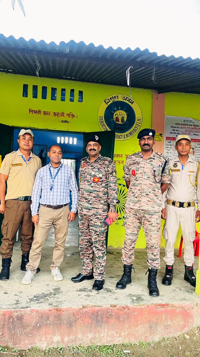 09/04/2026 को असम विधानसभा चुनाव 2026 के मतदान दिवस पर, कमांडेंट श्री अशिष यादव (सब नोडल अधिकारी, शिवसागर) ने क्षेत्र का दौरा कर मतदान प्रक्रिया का प्रभावी निरीक्षण किया। जिला प्रशासन व सुरक्षा बलों के साथ समन्वय से शांतिपूर्ण, सुरक्षित और सुचारू मतदान सुनिश्चित किया गया।