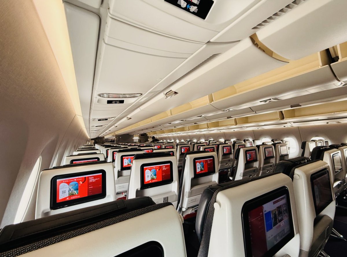 kasashou11's tweet photo. 妻の育休終了前に北海道へ✈︎

エアバスA350はいつ乗っても快適で大満足✨

#JAL #JAPANAIRLINES #A350 #どこかにマイル https://t.co/RTSG6ELi24