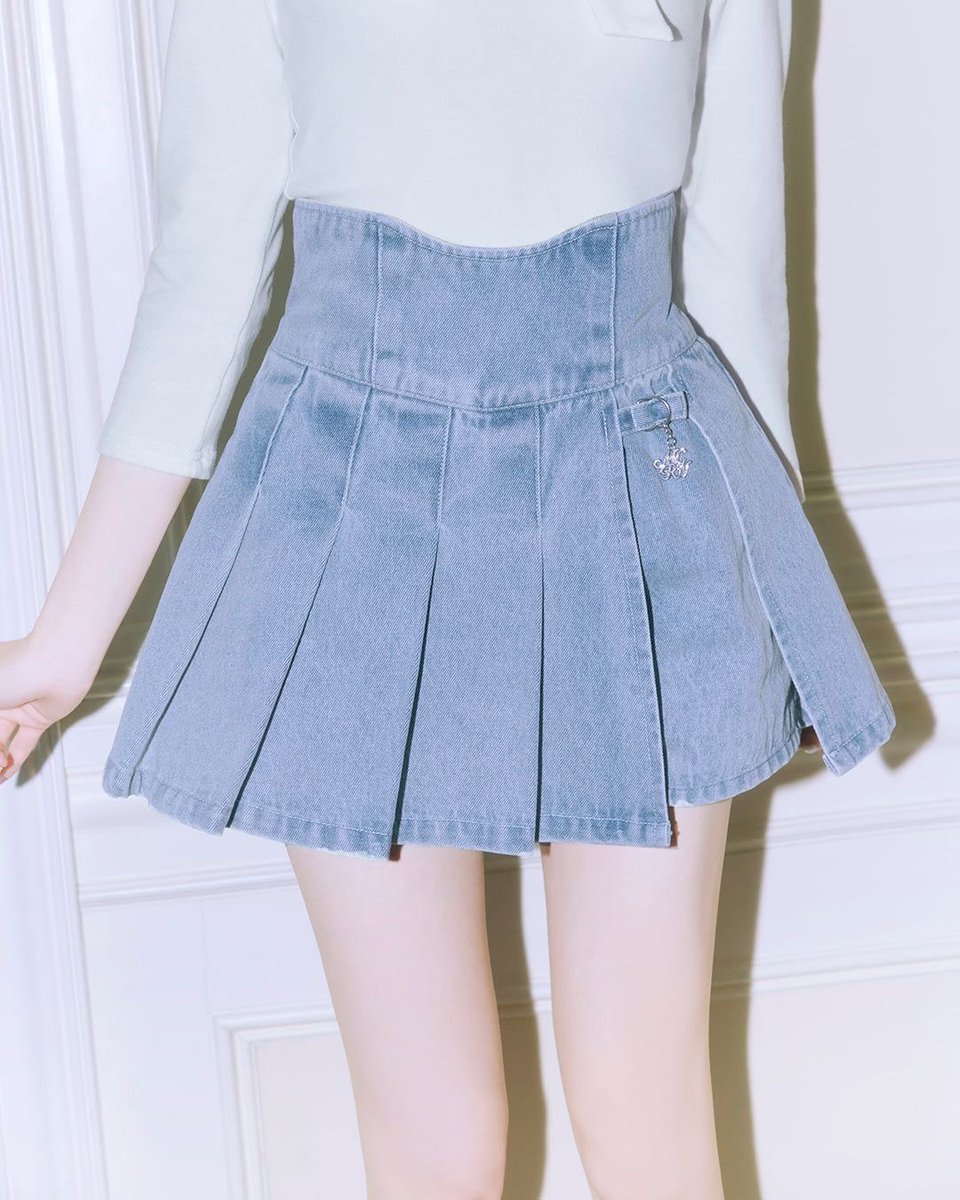 𝐋𝐎𝐖 𝐒𝐓𝐎𝐂𝐊 】 ⠀⠀⠀⠀ 大人気の美脚デニムスカパンXS完売.ᐟ