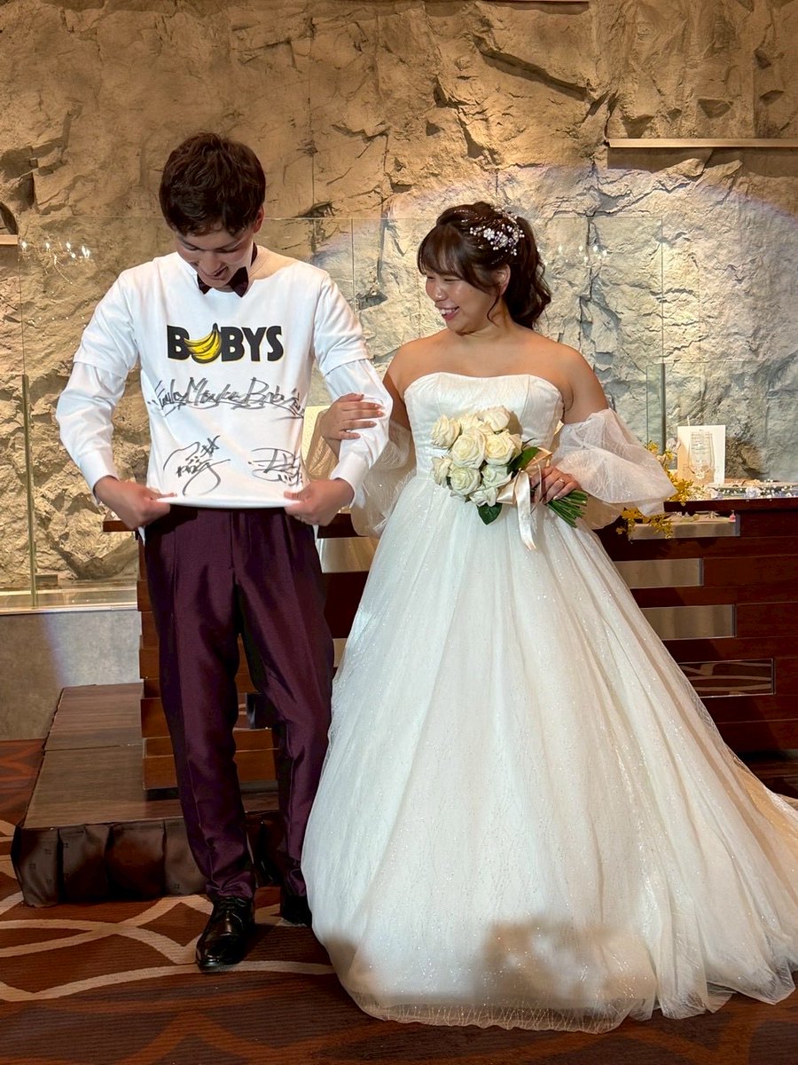 fmb_masato's tweet photo. このたび、たくさんの人に見守られながら無事結婚式が出来たこと心の底から感謝申し上げます！
ほんとに最高で幸せで、一生忘れることのないとてもいい思い出になりました。
家族、学生時代、ライブ等の各友人さま！
みなさまのおかげです
ほんとにありがとうございました! https://t.co/3uca44bzxV