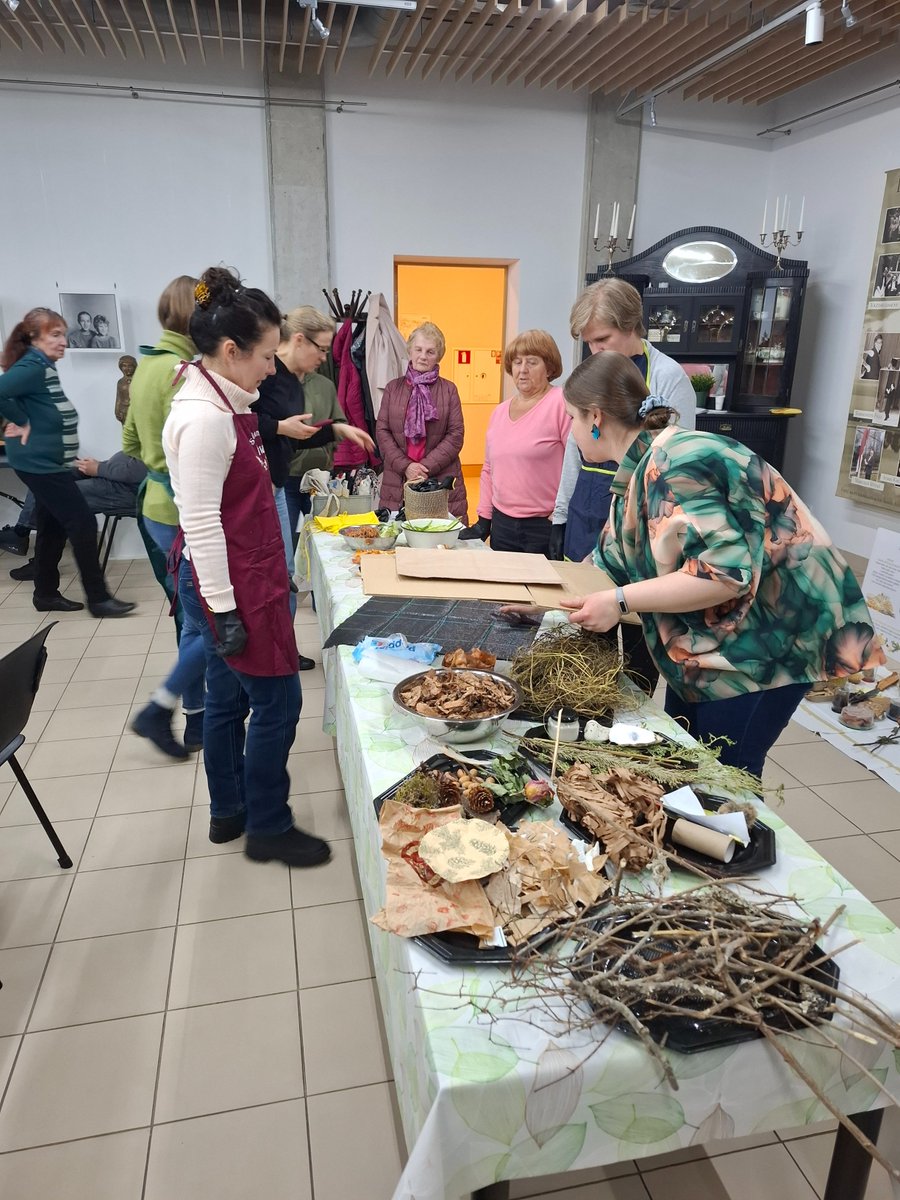 LIFEBauhausing's tweet photo. From Seed to Compost: A Spring Gardening Masterclass
On the evening of March 20, an informative and practical seminar on spring gardening was held in Ādaži, Latvia, as part of the project.
@LIFEprogramme 
#LIFEBauhausingEurope #NewEuropeanBauhaus https://t.co/T94MD6Xzez