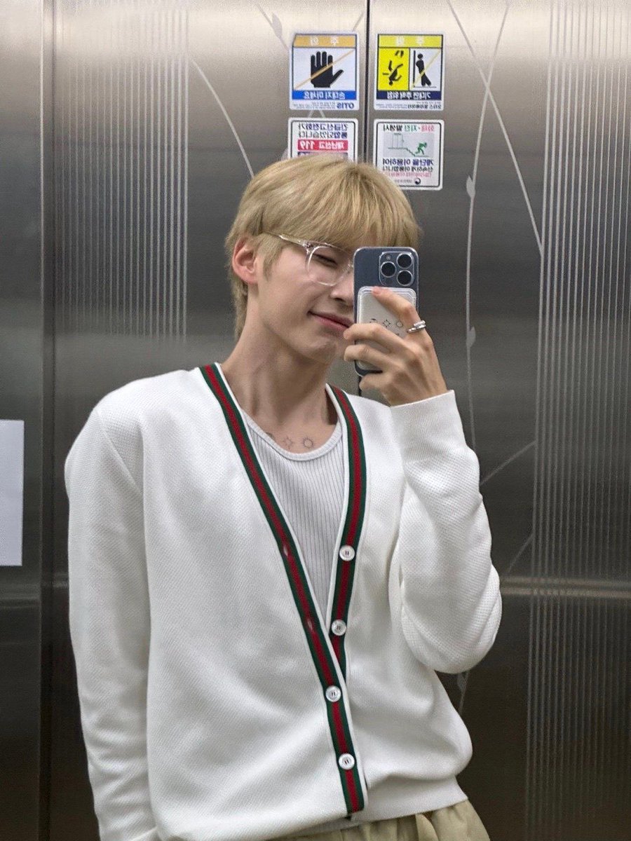 성한빈 쇄골 tweet media