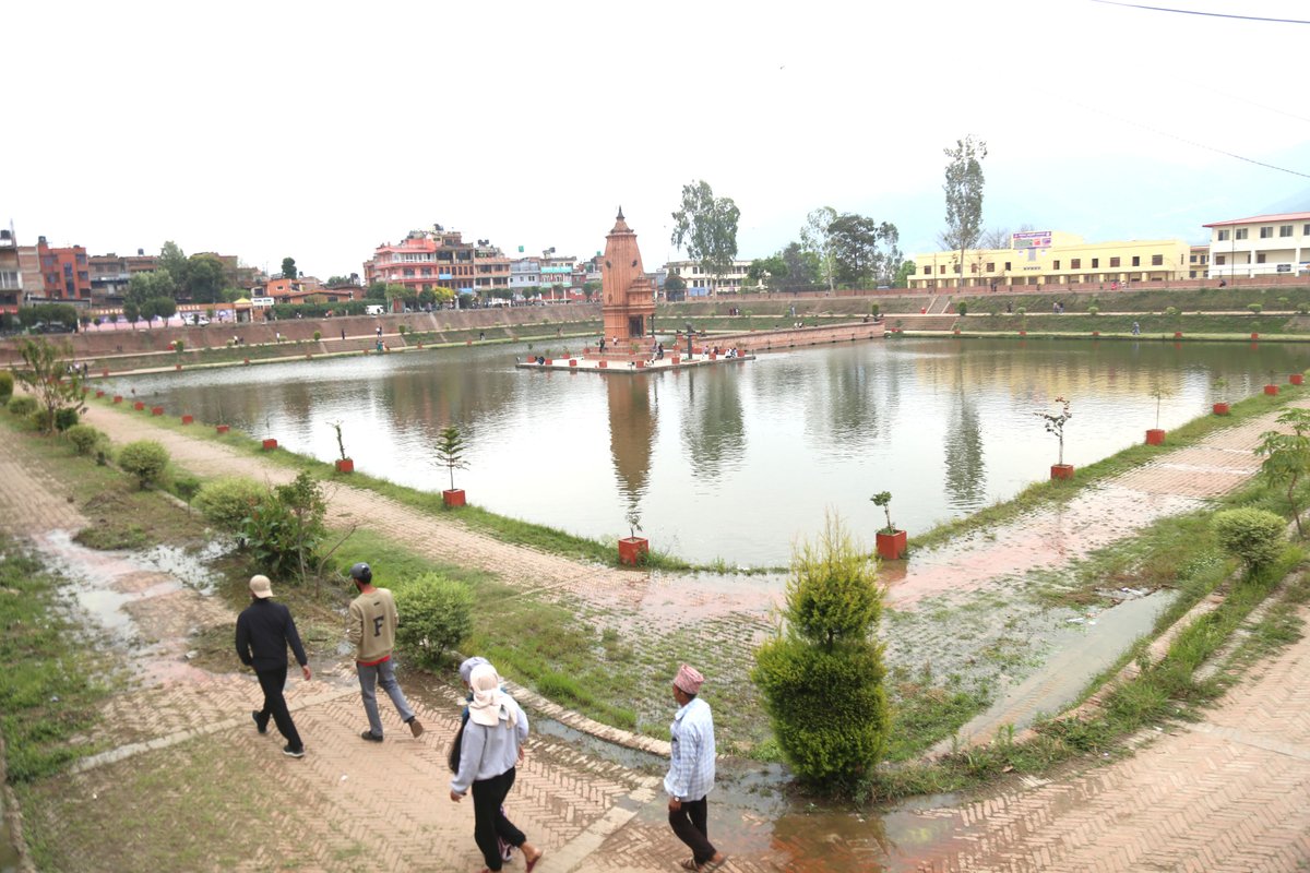 भाजु पुखु
भक्तपुर नगरपालिका- १ दुधपाटीस्थित ऐतिहासिक भाजु पुखु (पोखरी) र यसको बीचमा रहेको जलेश्वर महादेवको मन्दिर। भक्तपुर नगरपालिकाले १२औँ शताब्दीमा निर्माण भएको यस पुरातात्विक सम्पदाको संरक्षण र पुननिर्माण सम्पन्न गरेसँगै यस क्षेत्रमा पछिल्लो समय आन्तरिक र वाह्य पर्यटकहरुको