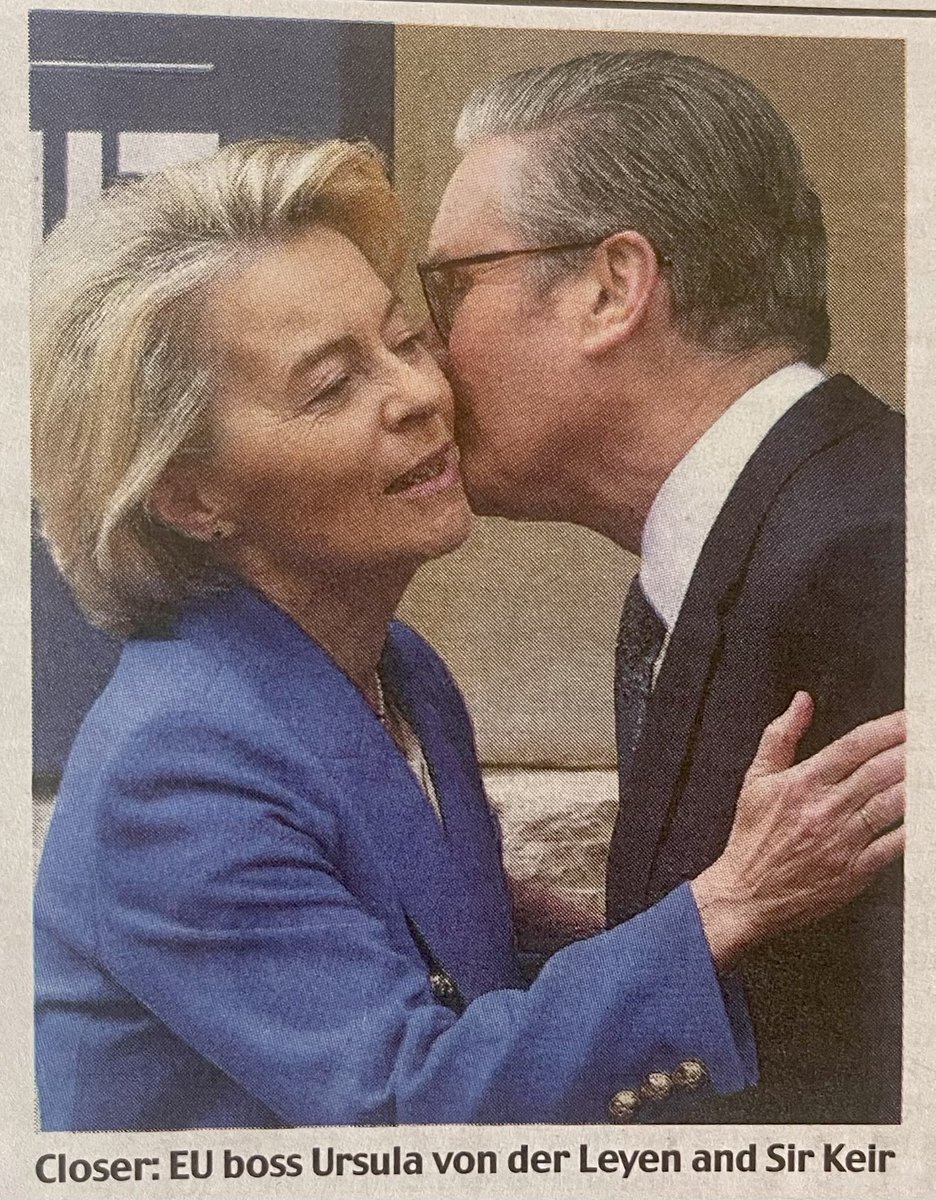 HowardCCox's tweet image. The economic death of democracy in one sycophantic kiss. Betrayal of Brexit by a self serving idealogue is happening right in front of us. How the hell did we put him into no 10? Thank you @RishiSunak