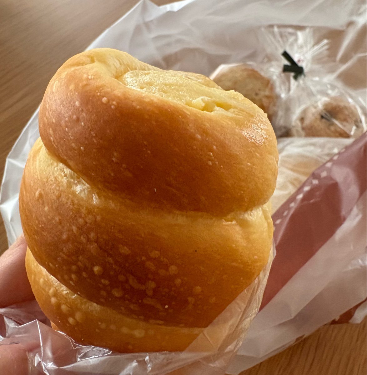 おいしそうなパンの差し入れいただきました🥐