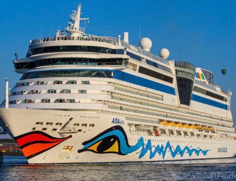 CobhTourism's tweet image. And so it begins....Cruise Season has officially started with the colourful first ship #AidaLuna visiting #Cobh today 🛳
From now until October Cruise ships will be a regular sight in our town and the local businesses look forward to a great season ahead.