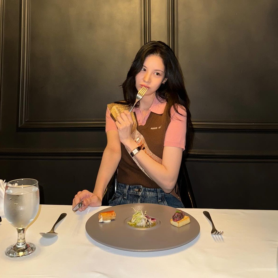 seohyuncentric's tweet photo. Seohyun in MIU MIU 🌸 https://t.co/8iHPM0oTlK