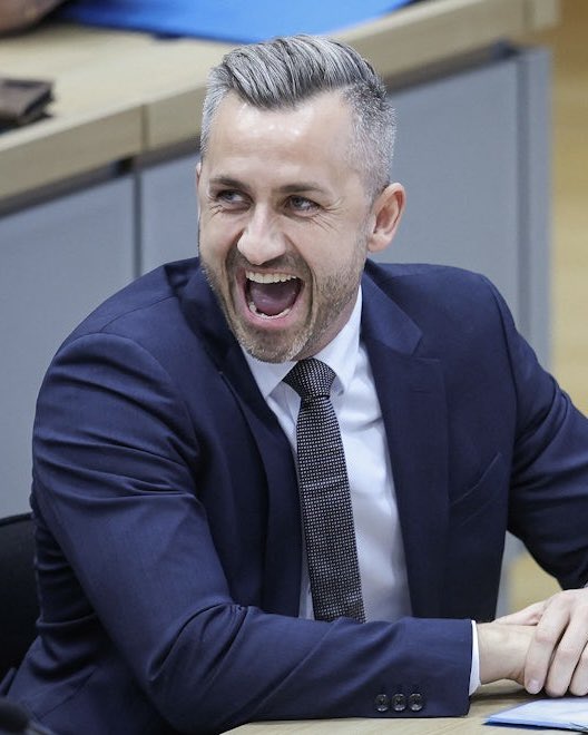 Viktor Orbáns Umfragewerte sind gefallen, nachdem JD Vance ihn unterstützt hat. Herr Vizepräsident, hätten Sie vielleicht im September Zeit für Sachsen-Anhalt?? Wir hätten da auch noch jemanden.
