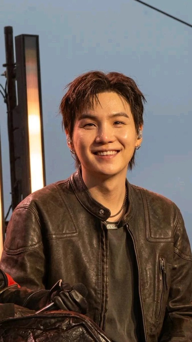 sugaOfAugustD's tweet image. 안녕하세요 아미 여러분 🤍
콘서트 재밌게 보셨길 바라요! 다음 콘서트에서 만나요. 여러분의 에너지는 저에게 정말 큰 힘이 돼요. 언제나 변함없는 사랑과 응원에 감사드립니다. 우리 함께 계속 빛나요 ✨
좋아요, 공유 부탁드리고, 이 여정에 함께해 주세요 💜

#BTS #ARMY #SUGA #MinYoongi #AgustD