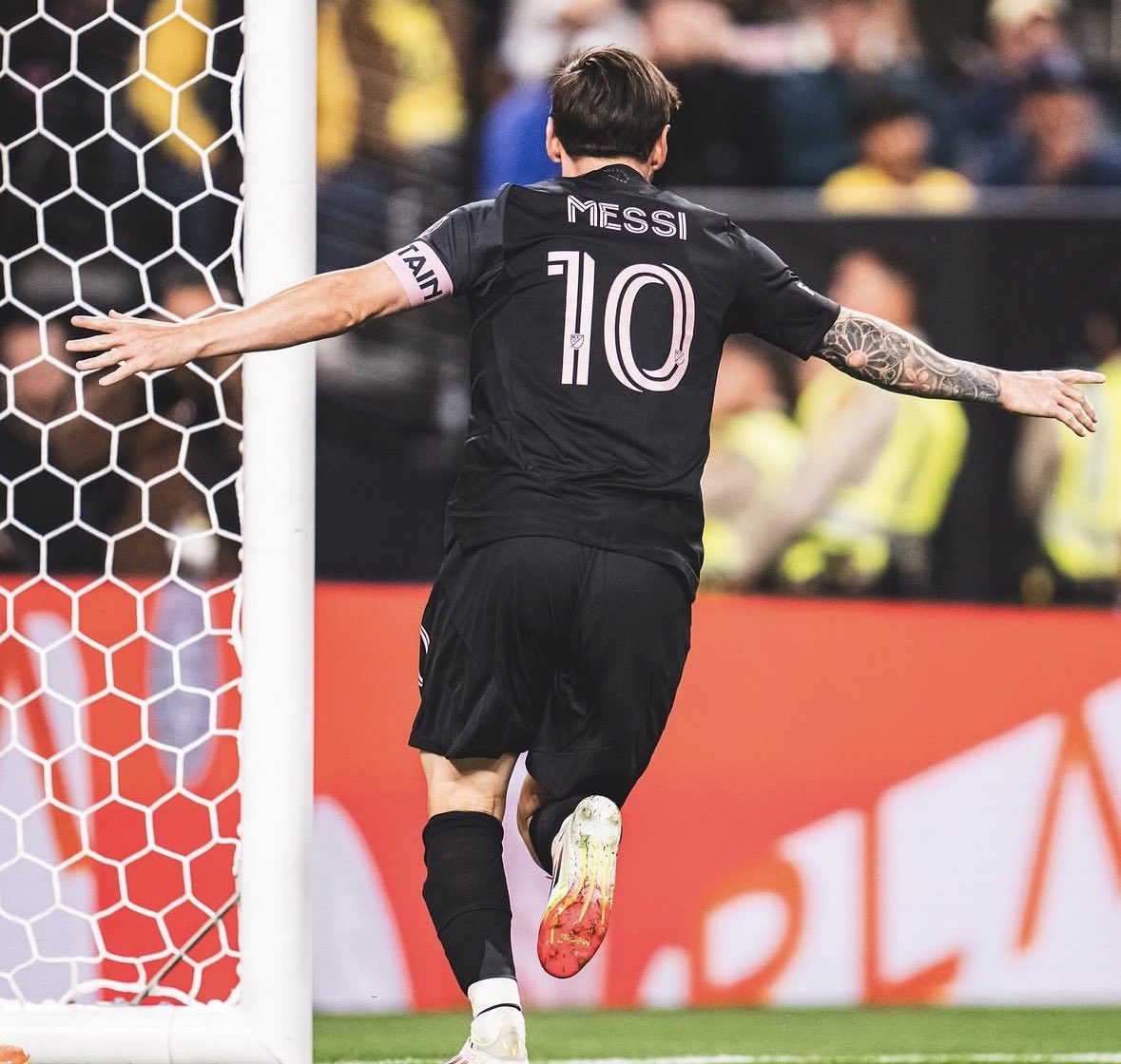 MESSI100 tweet media