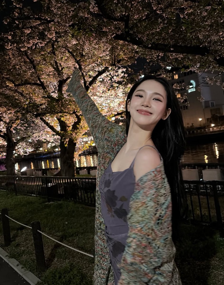 hourly karina tweet media