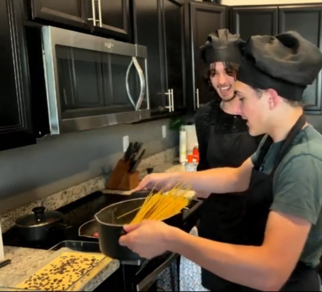 Ariebarisovaka's tweet image. They are so silly idk #Sharpness #Judelow #sharplow #strengthsmp