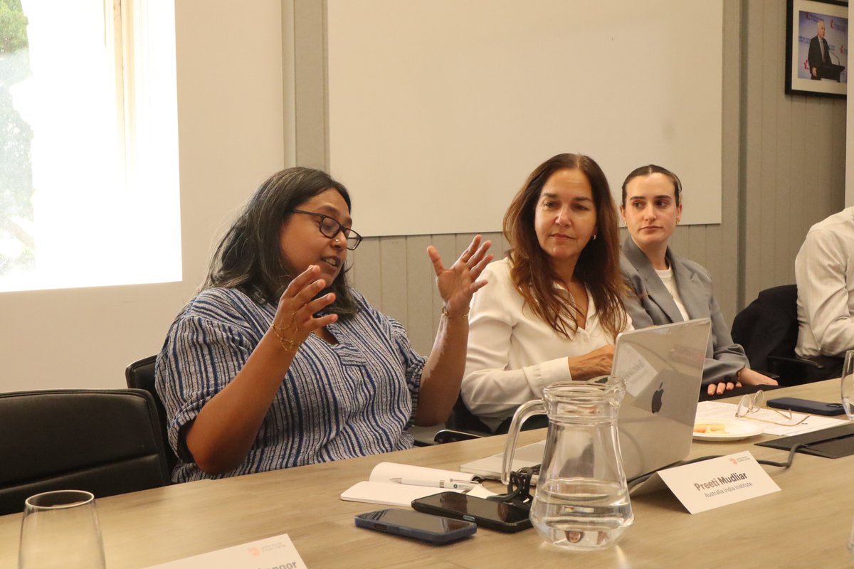 AIinstitute's tweet image. The Institute’s Maitri Fellow Dr Preeti Mudliar @takhalluss presented her research at a roundtable at @USSC on authenticating citizenship on India’s digital public infrastructure (DPI).

Her presentation unpacked India’s experience in building digital systems, the functioning of