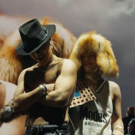 🐬🪐 tweet media