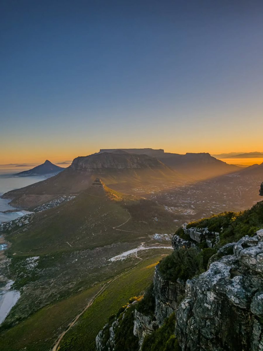 lovecapetown's tweet image. Race days and sunsets 🌅 🏃🏃🏾‍♀️

Here are some of our favourite videos and images you shared with us:

1: justvon09
2: @MetrorailWC 
3: acoupleofjourneys 
4: unikat.afrika 

Tag us in your photographs/reels using #lovecapetown

#capetown #lovecapetown #thingstodoincapetown