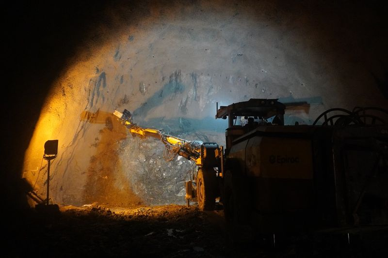 naaz_mahar's tweet image. Built at an #altitude of over 11,500 feet, this engineering feat will significantly improve civilian movement, #emergency access, and #strategic mobility in one of the toughest #terrains in the Himalayas.