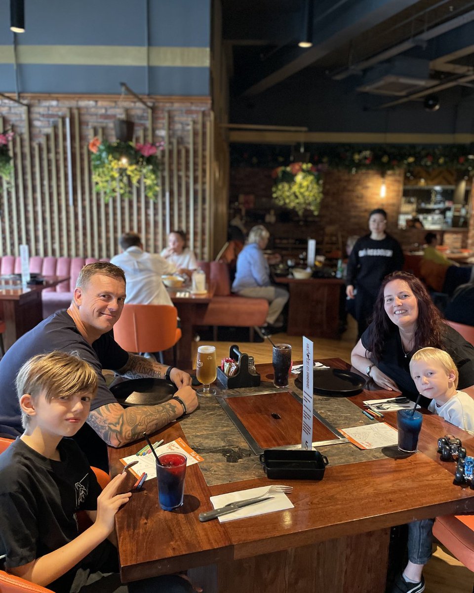 Smokeanddough1's tweet image. Some things should never change.
Like good food, great company, and moments that turn into memories 

Come over to Smoke &amp;amp; Dough with your favourite people—family, friends, your gang—and just enjoy the time together 

#smokeanddough #goodfood #happyfaces #familymeal