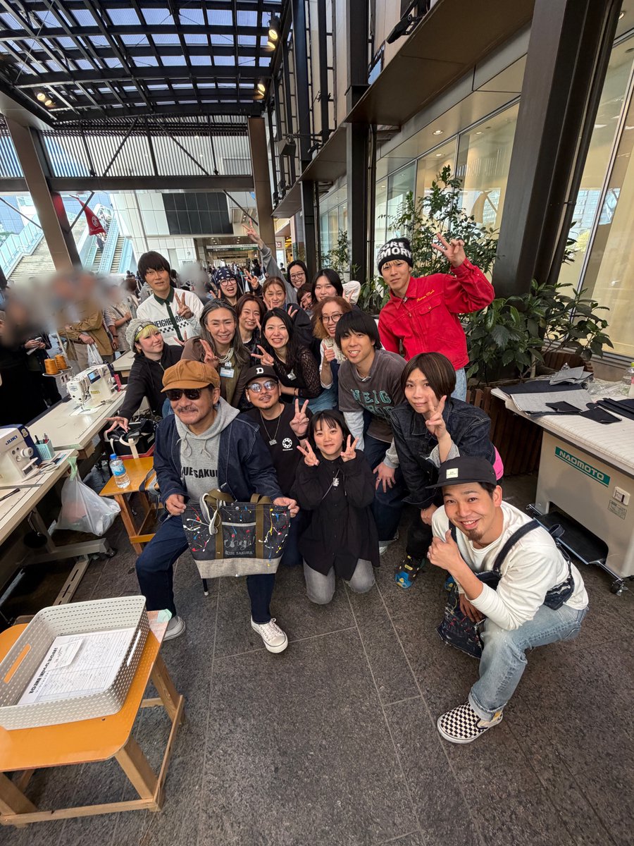 Chage_jp_staff's tweet image. 一昨日、昨日と #Chage が参加させていただいた

#SHINJYUKU_DENIM_SCRAMBLE

今年は3回目で、過去一の盛り上がりと関係者の皆様にも喜んでいただけました

会場に来てくださった皆様、髙島屋さんの皆様、本澤さん、WHOVALさんの皆様ありがとうございました。