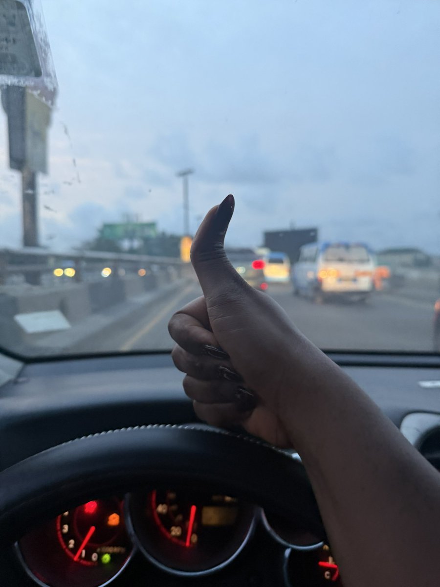 justmaro_'s tweet photo. Thumbs up - This was what I gave a driver this morning who almost hit me instead of Waka 🖐️….. 

The man was legit confused. 

You should try this !! https://t.co/1XsSSEsBGQ