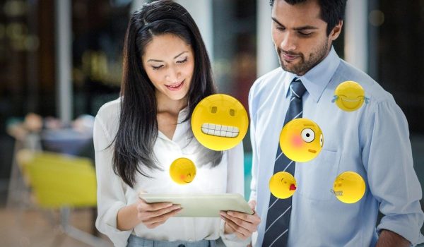 Siecledigital's tweet image. Au travail, les emojis peuvent vous faire paraître moins professionnel, selon cette étude dlvr.it/TS0rq3 #Créativité #emoji