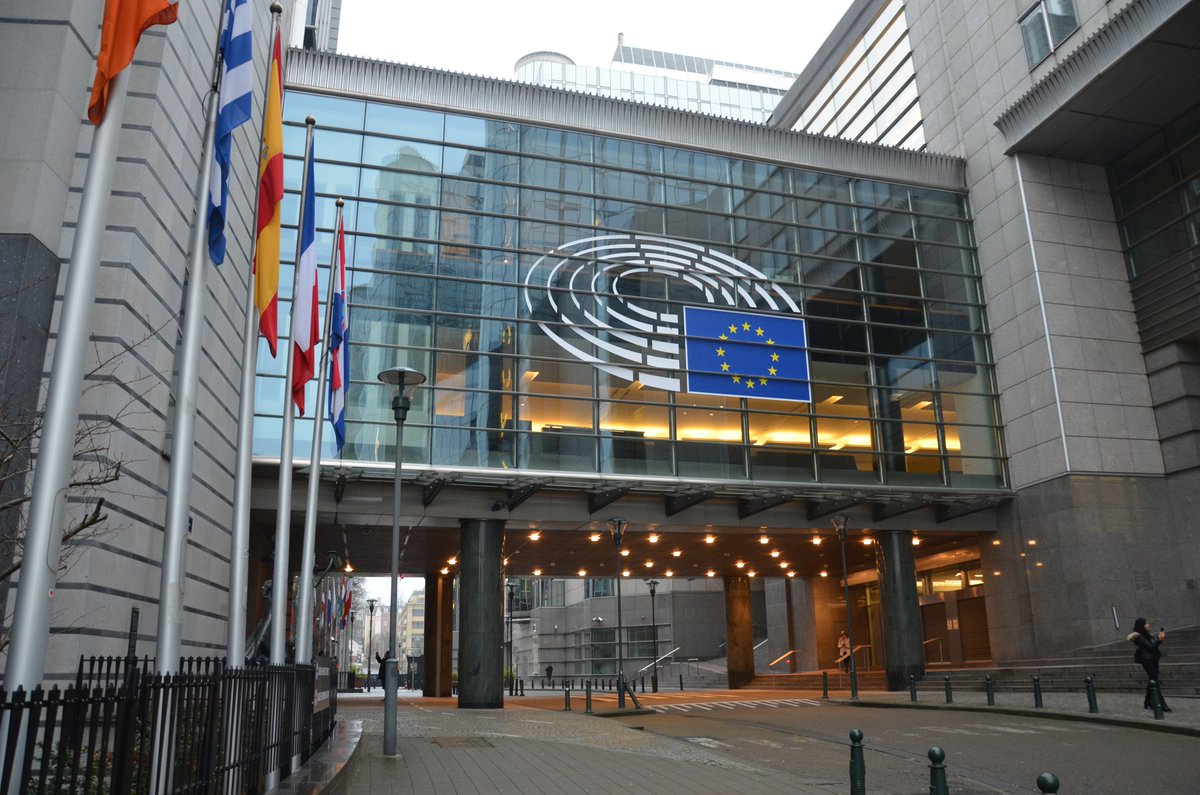 IComEurope's tweet photo. 🇪🇺 Happening this week:

🤖 15.04  AI “Digital Omnibus” rapporteurs to report back to @EP_SingleMarket on negotiations
 
⚡ 16.04 @EP_Industry to host the Energy Community Parliamentary Plenum, featuring an intervention by Commissioner Jørgensen

More:👉 https://t.co/epdpLGVB8F https://t.co/GlbqJI7P1H