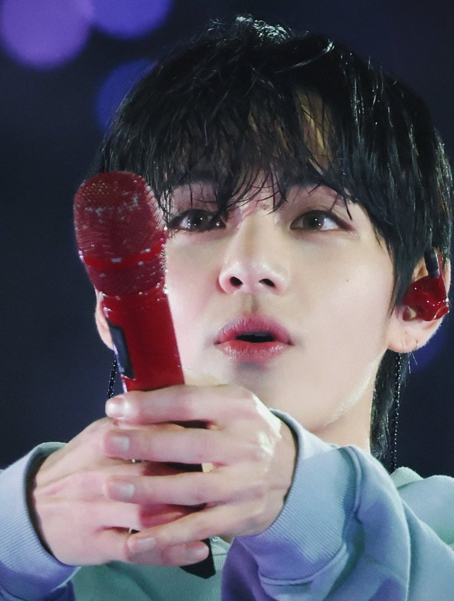 taehyung pretty hands tweet media