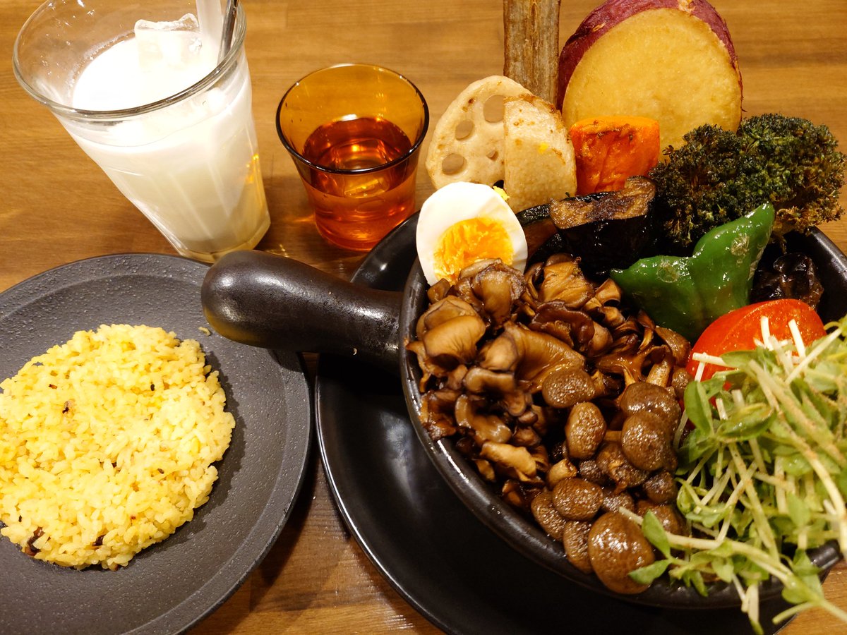 Chy_Aircraft's tweet photo. 食べ過ぎたー🤣
海鮮もスイーツもラーメンもザンギも野菜たっぷりスープカレーも、どれも美味しかった😋
#函館 https://t.co/Ha80eeu1dM