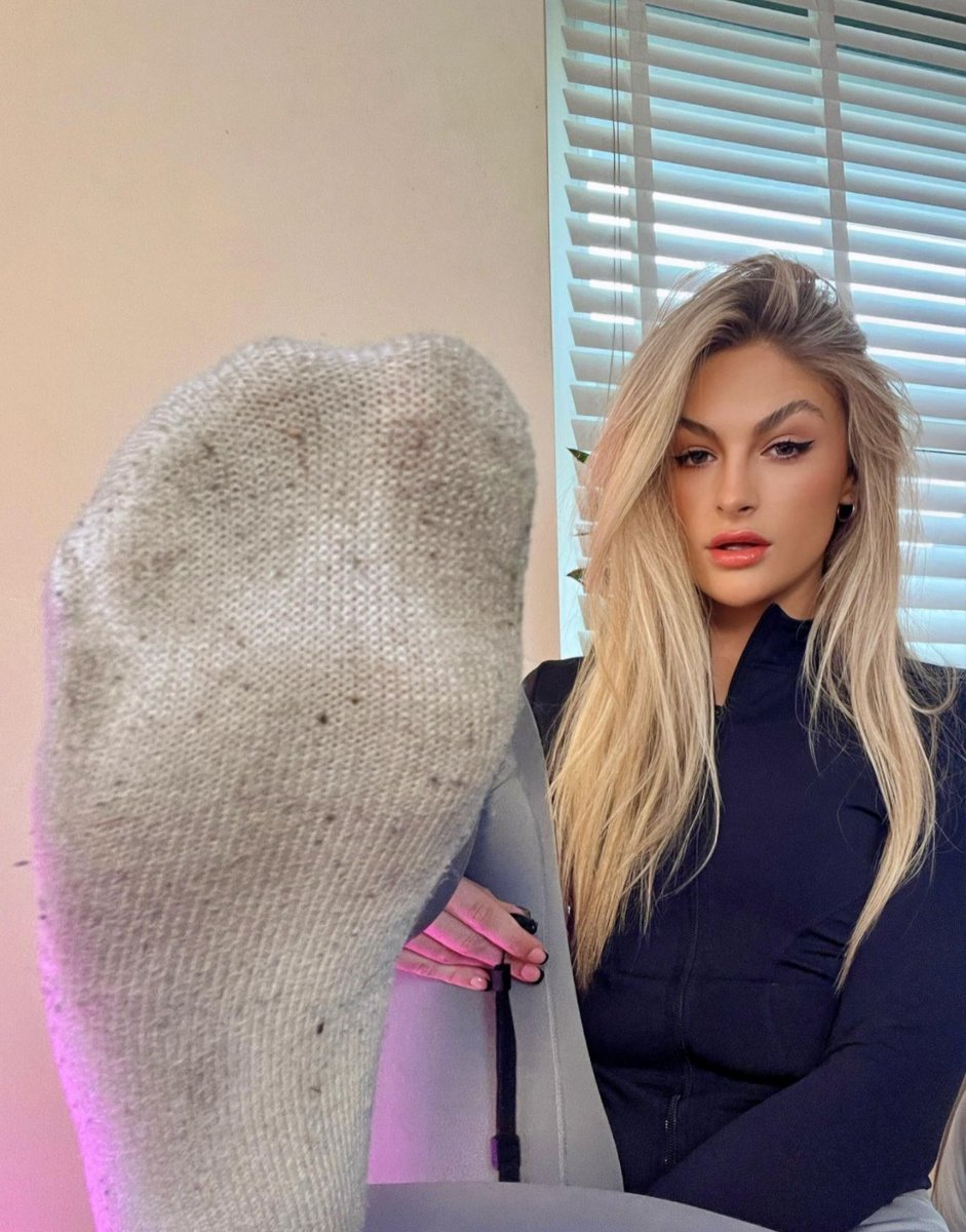 MoneydomMona tweet media