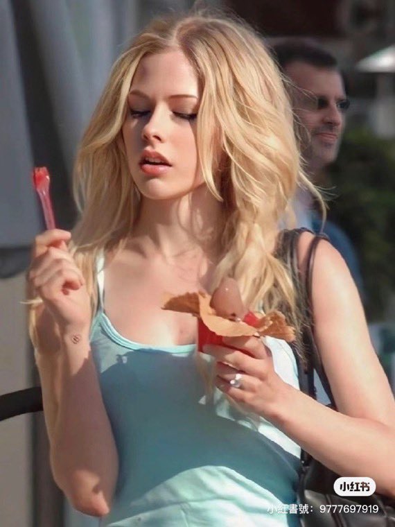 進撃のバズ動画 tweet media