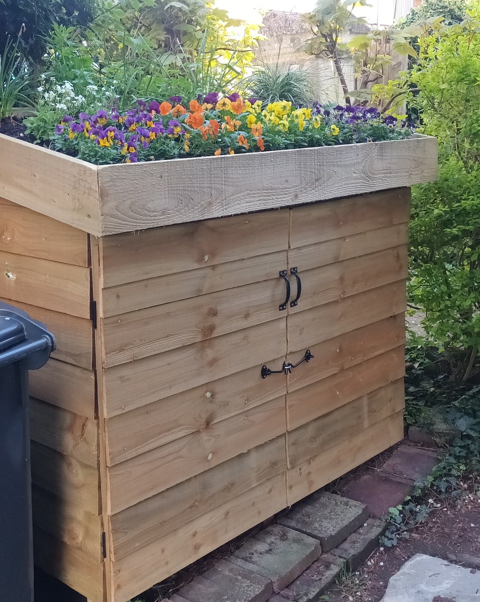 Hide_My_Bin's tweet image. We've fitted a compact wheelie bin store with a living green roof that softens the view and feeds pollinators. Durable pressure‑treated timber base, hand‑built finish, premium look that works with existing planting. See more: wix.to/XyWwguZ #greenroof