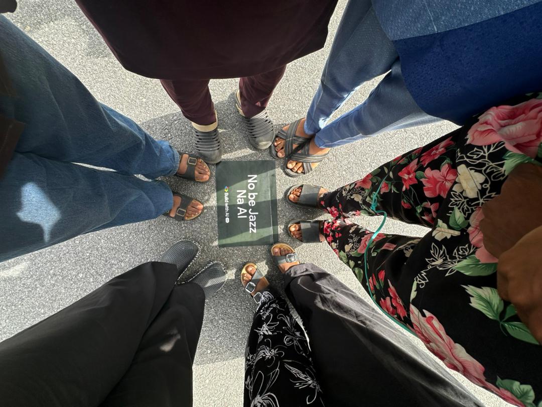 mainombreesvera's tweet image. Turns out their is a difference between  computer literacy and AI literacy. 🙂‍↔️ 
@gdgoc_unilorin was everything and more to write home about. It was nice building while learning, had the amazing opportunity of meeting @itzareous
#buildwithai
#googledevelopers
#graphicdesigns