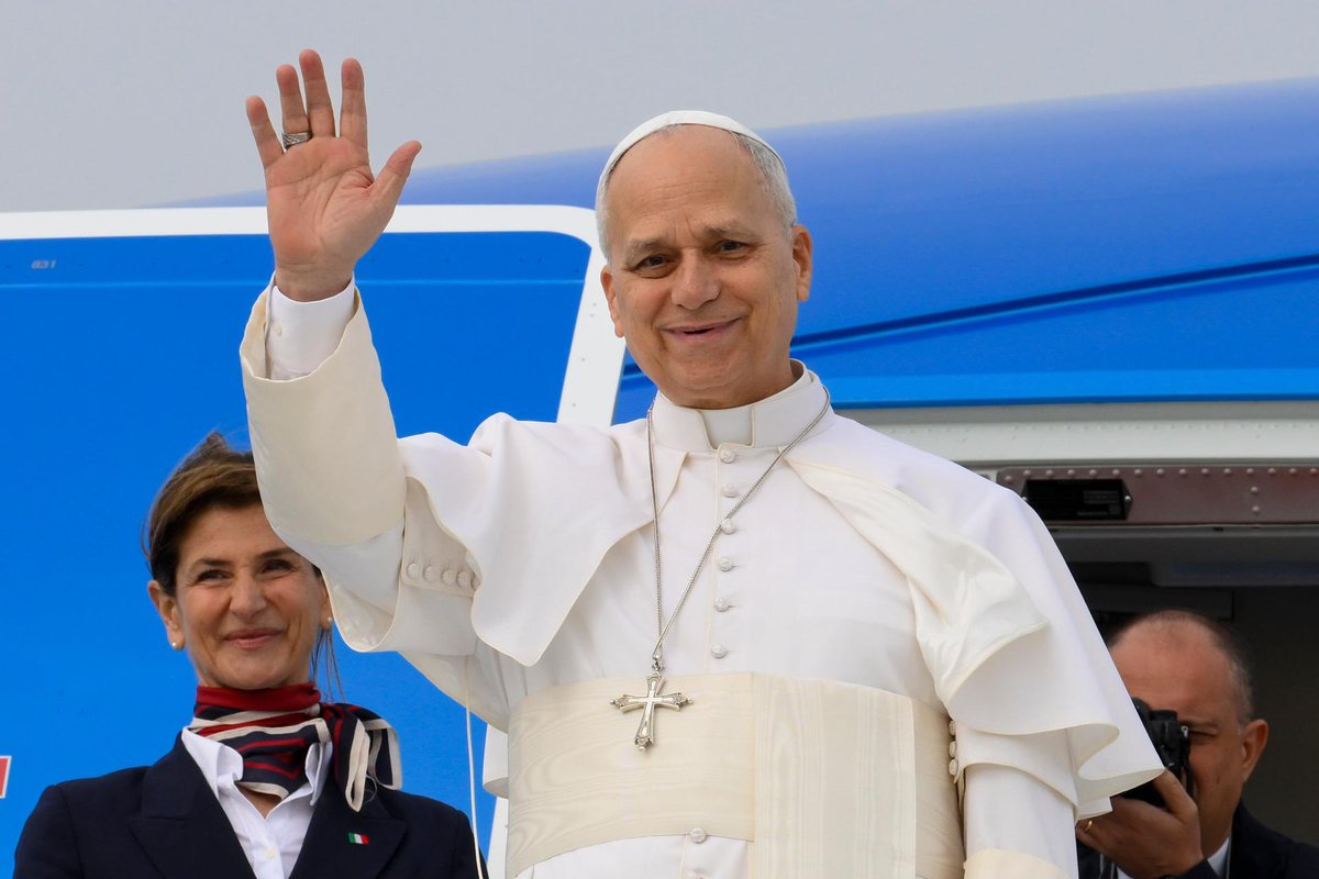 vaticannews_pt's tweet image. ✈️ #BoaViagem, Santo Padre!

O avião com comitiva papal a bordo partiu do aeroporto internacional de Fiumicino às 9h07 locais, dando início à primeira visita de #PapaLeãoXIV ao continente africano. A primeira parada do Pontífice será na Argélia 

tinyurl.com/34cbc54t