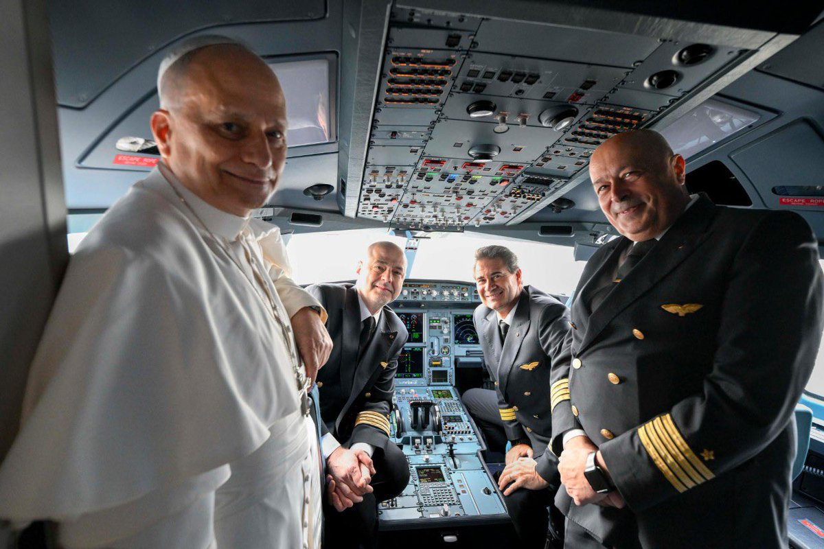 vaticannews_pt's tweet image. ✈️ #BoaViagem, Santo Padre!

O avião com comitiva papal a bordo partiu do aeroporto internacional de Fiumicino às 9h07 locais, dando início à primeira visita de #PapaLeãoXIV ao continente africano. A primeira parada do Pontífice será na Argélia 

tinyurl.com/34cbc54t